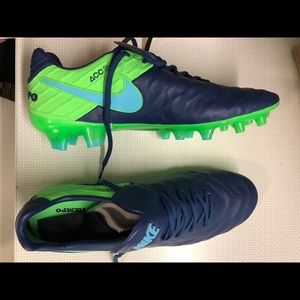 Nike soccer shoes brand new size10